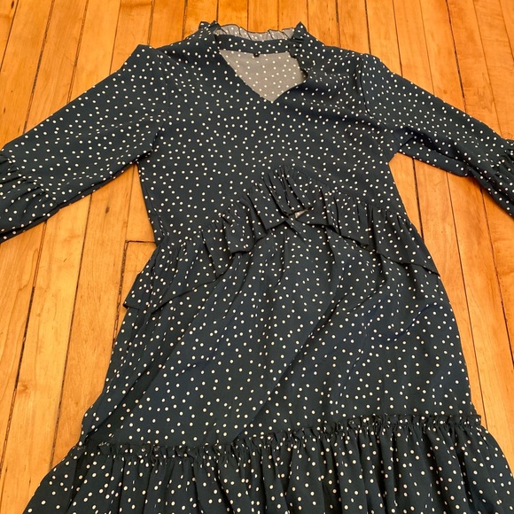 Green V-neck Polka Dot Dress ‼️ - Picture 3 of 4